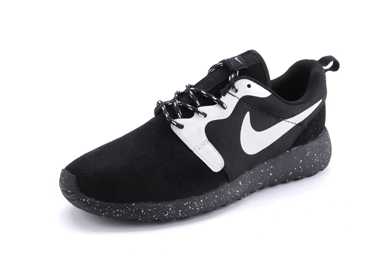 nike rosherun hyp prs qs chaussures noir et blanc (4)